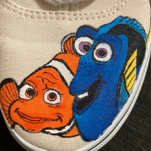 Hand painted Finding Nemo shoes size 6 - Picture 2 of 5